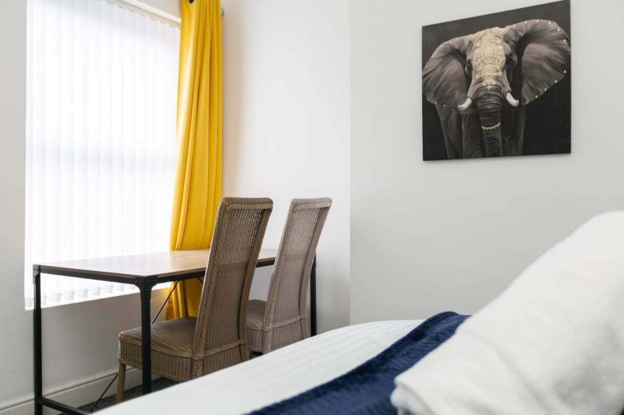 Clayton House - Spacious Home Near Etihad Stadium Манчестър Екстериор снимка