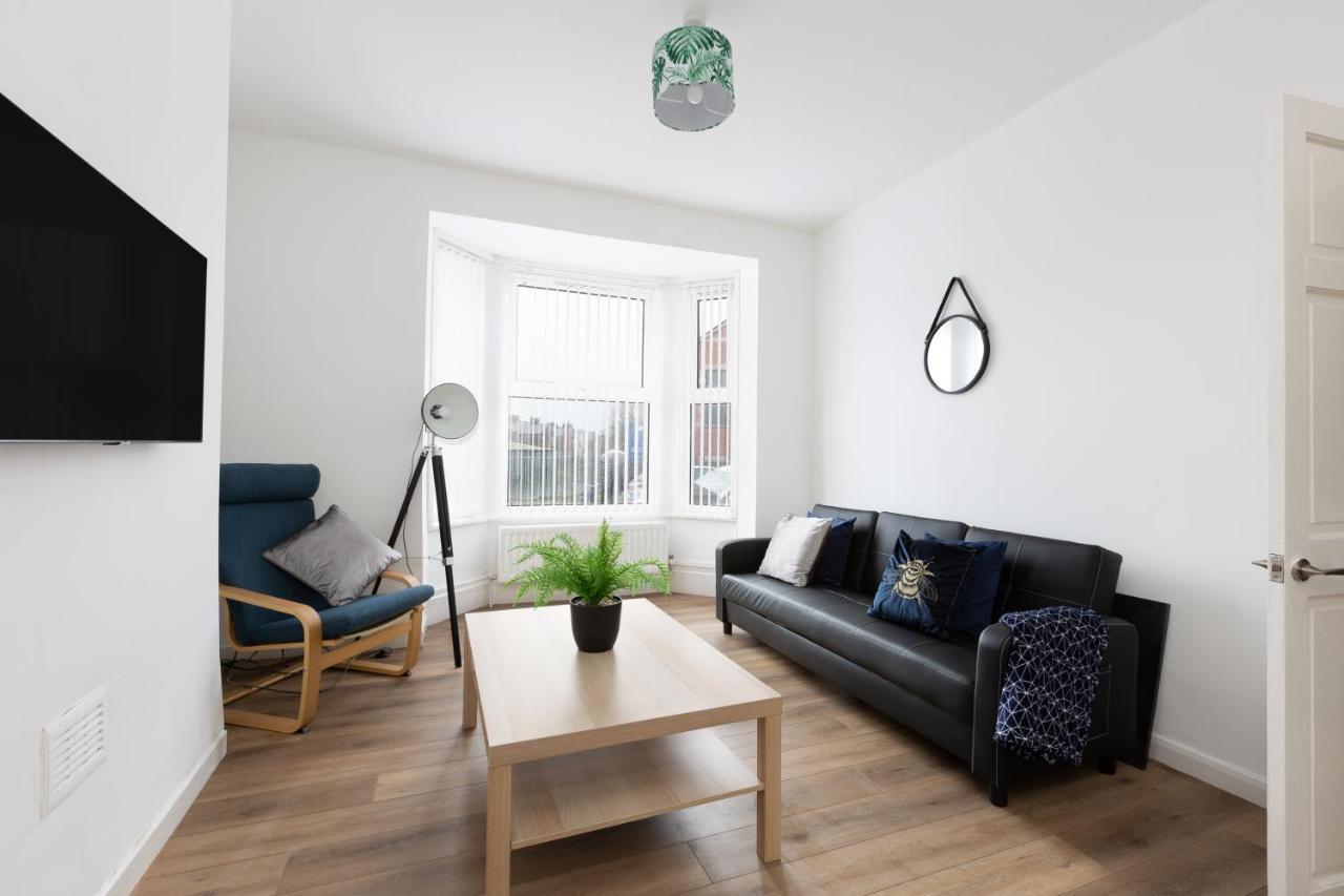 Clayton House - Spacious Home Near Etihad Stadium Манчестър Екстериор снимка