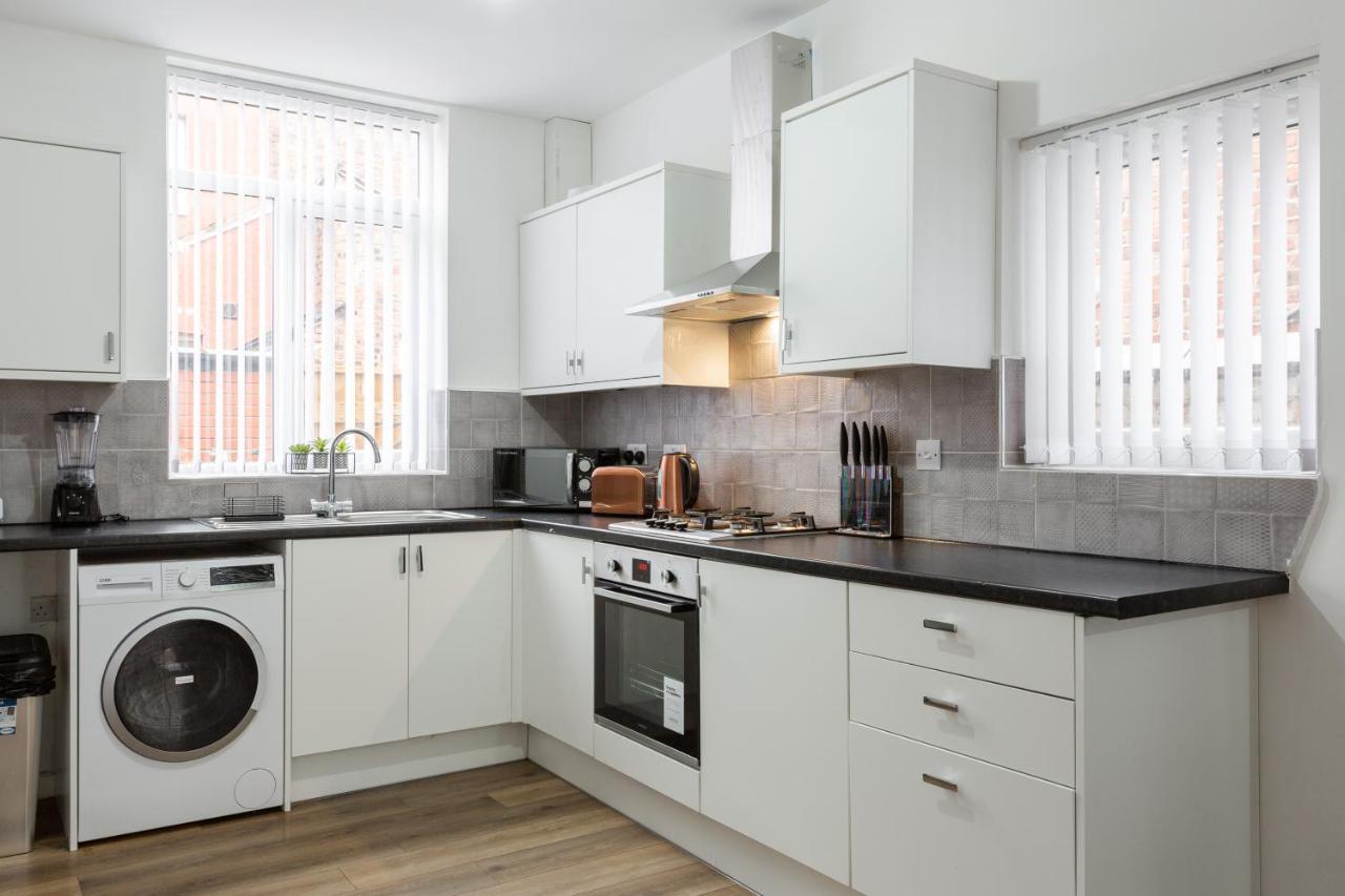 Clayton House - Spacious Home Near Etihad Stadium Манчестър Екстериор снимка
