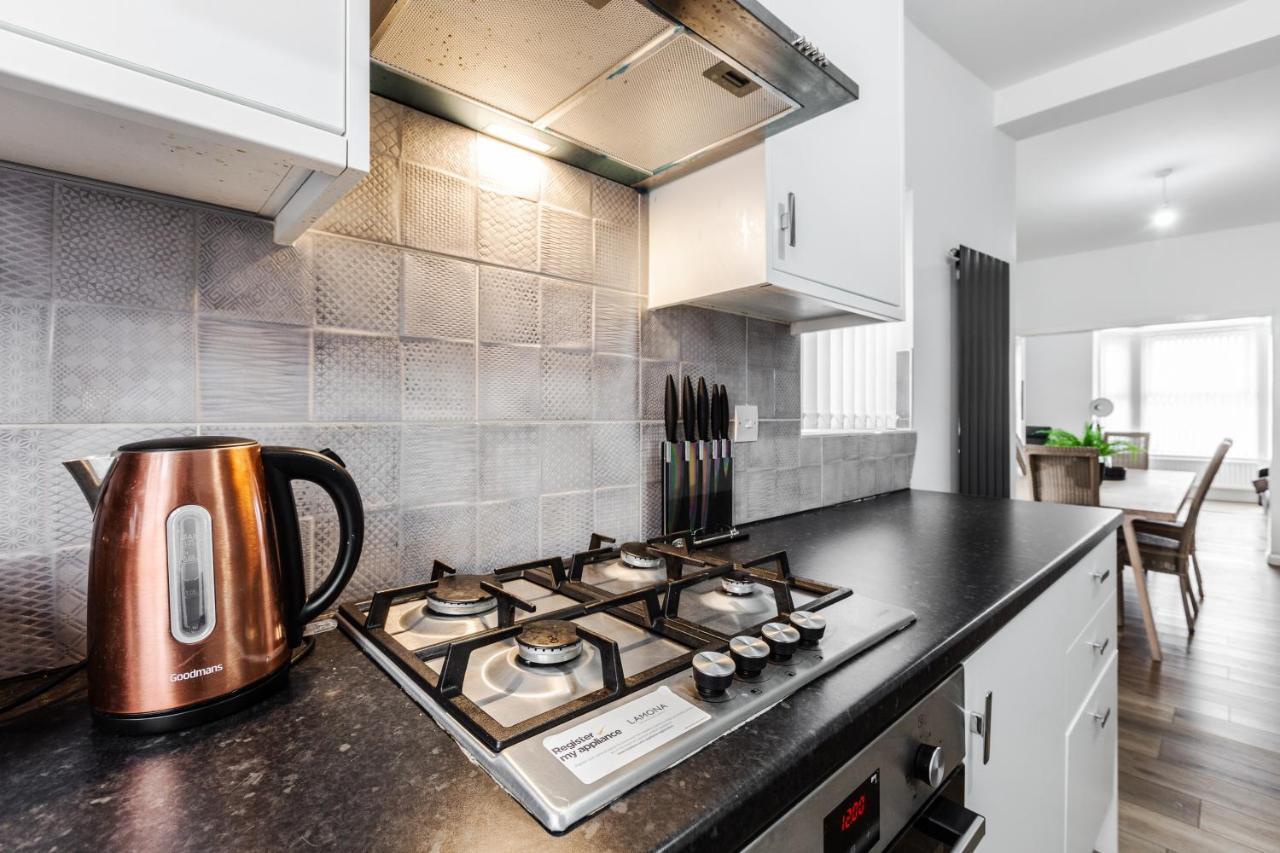 Clayton House - Spacious Home Near Etihad Stadium Манчестър Екстериор снимка