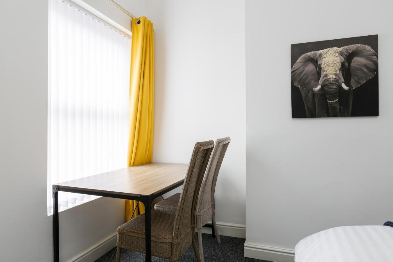Clayton House - Spacious Home Near Etihad Stadium Манчестър Екстериор снимка