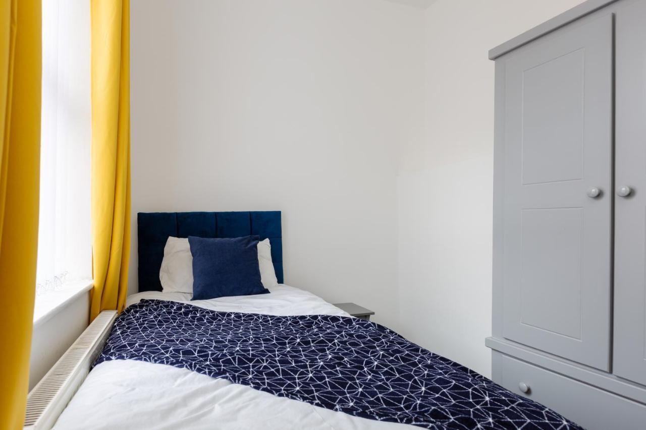 Clayton House - Spacious Home Near Etihad Stadium Манчестър Екстериор снимка