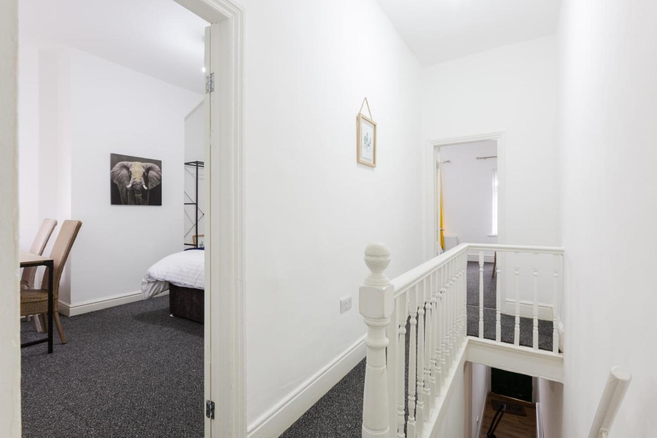 Clayton House - Spacious Home Near Etihad Stadium Манчестър Екстериор снимка